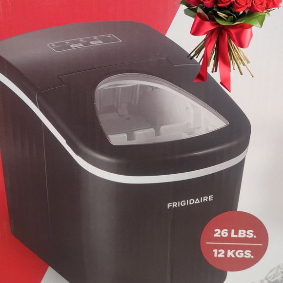 Frigidaire 26 lbs portable ice maker - Picture 2 of 3